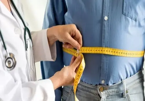 چرا با کم خوردن باز هم چاق می‌شویم؟