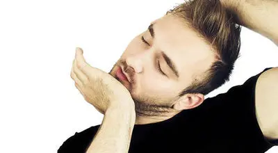 آیا شکستن قولنج گردن خطر سکته مغزی را افزایش می‌دهد؟