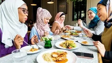 چگونه در مهمانی‌ها خجالتی نباشیم؟