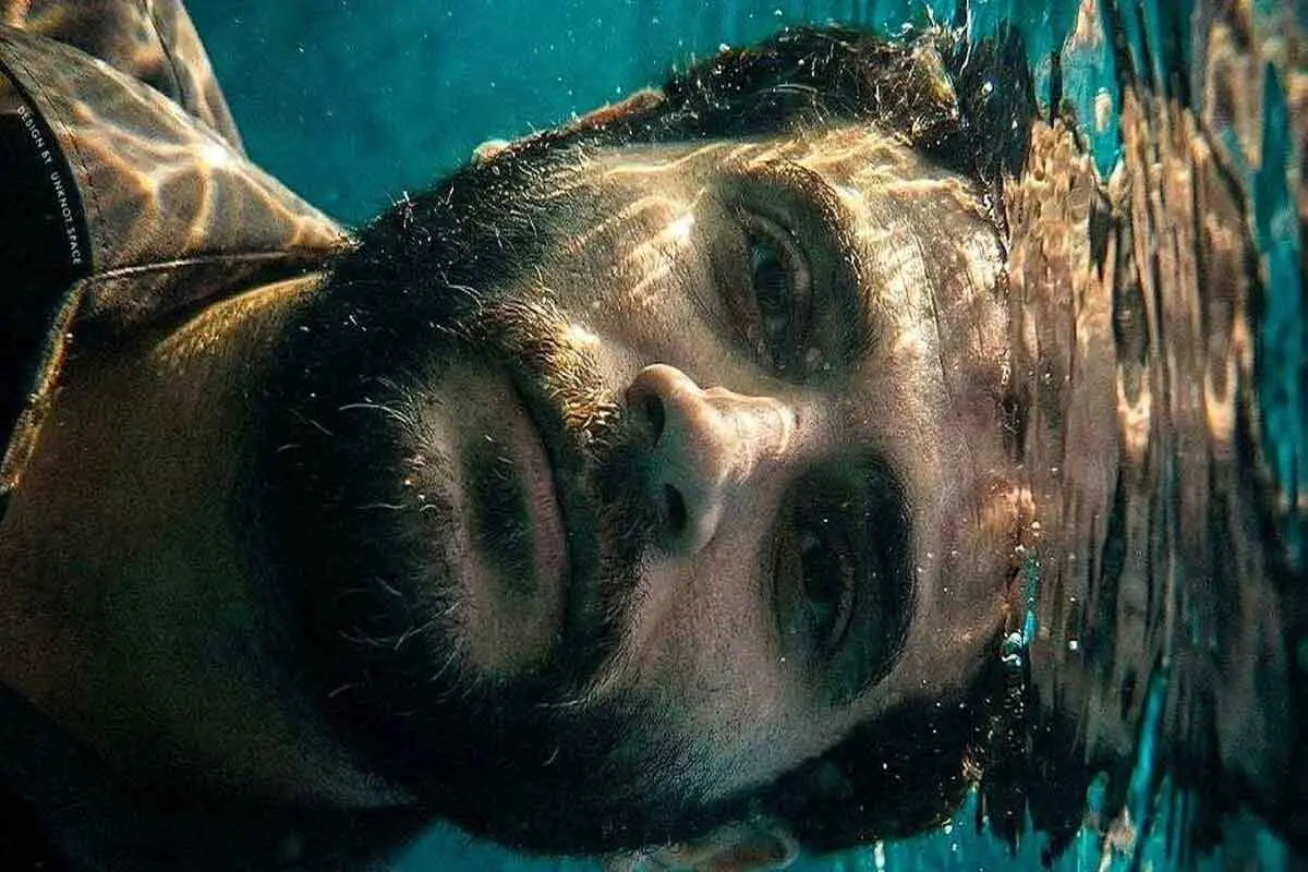 شکیب شجره و آرمان درویش در قاب‌های رسمی / فوتوکال و نشست فیلم “جانشین” در جشنواره فجر + تصاویر