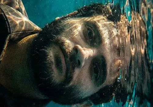 شکیب شجره و آرمان درویش در قاب‌های رسمی / فوتوکال و نشست فیلم “جانشین” در جشنواره فجر + تصاویر