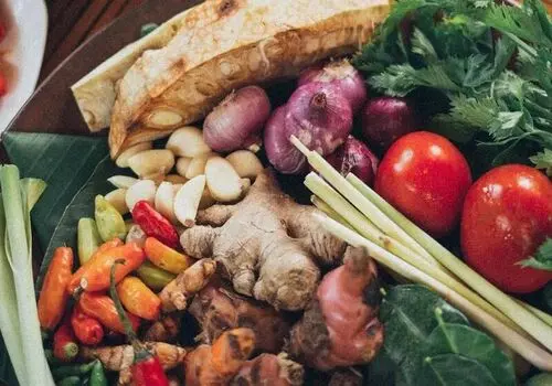 اگر کیست تخمدان دارید، این غذاها را نخورید