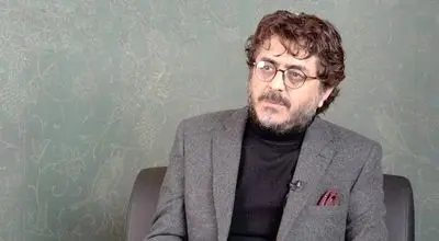 بازیگر «شیش ماهه»: مهران مدیری زیاد از بداهه‌گویی در کارهایش استفاده می‌کند