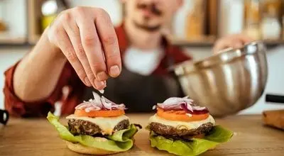 چگونه برگر مکزیکی خانگی درست کنیم؟
