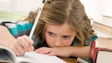 تاثیر هوش مصنوعی در تکالیف دانش‌آموزان کمک کننده یا دشمن یادگیری؟