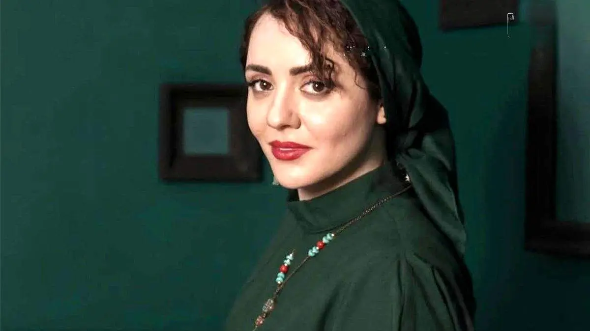 عکسهایی جذاب و دیدنی از حوریه مقدم در پشت صحنه "شام ایرانی"!