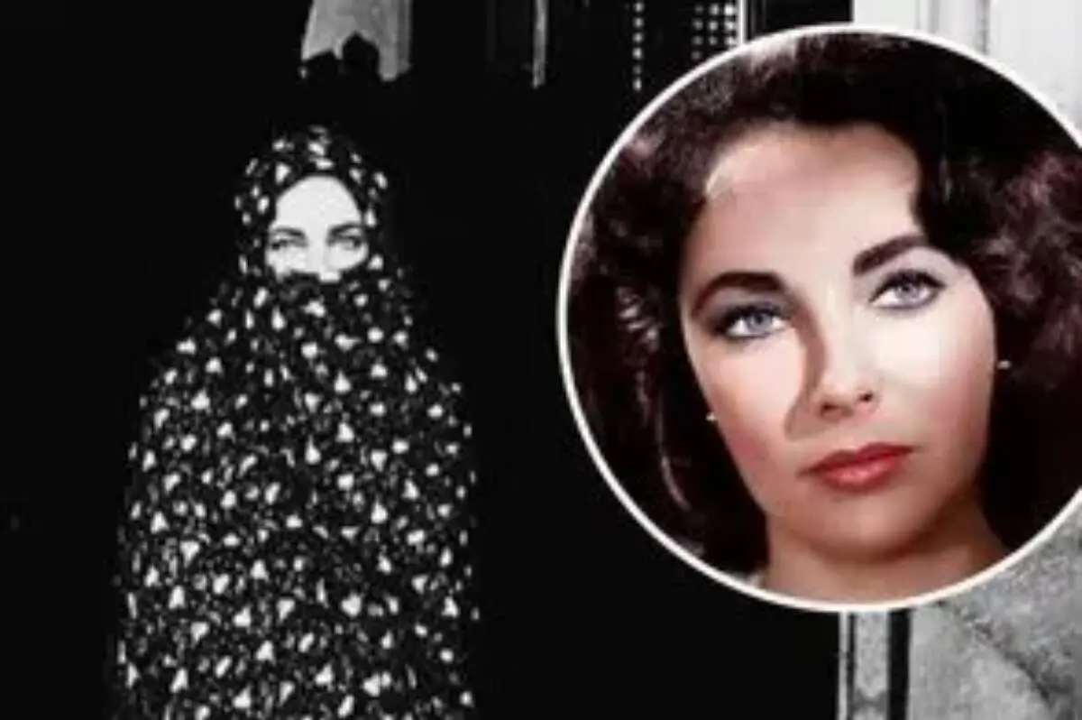 الیزابت تیلور با چادر در صحن ورودی شاهچراغ