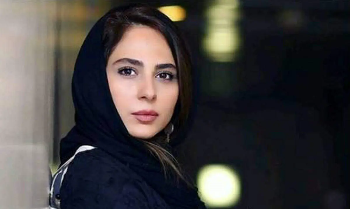 ژست متفکرانه رعنا آزادی ور با کمترین آرایش!+ عکس