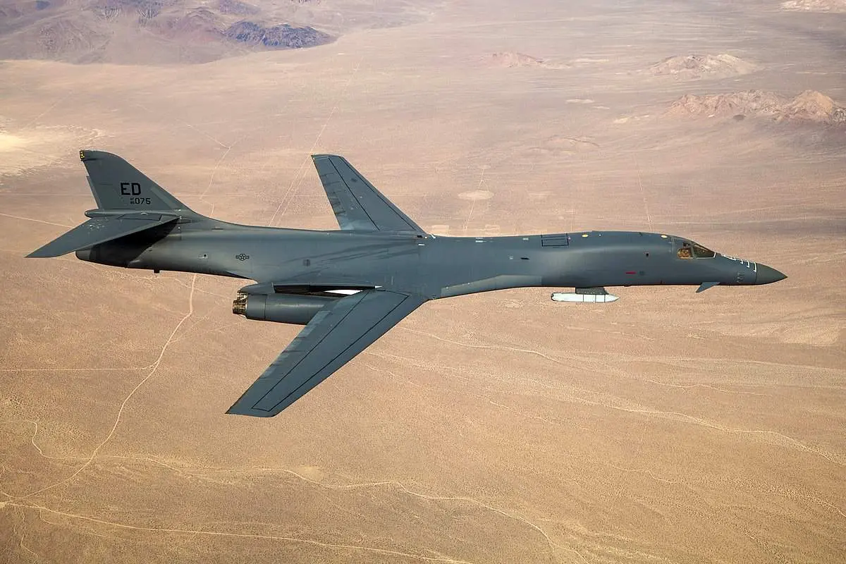 سوختگیری هوایی بمب افکن Tu-160M از سوخترسان ایلوشین+ فیلم