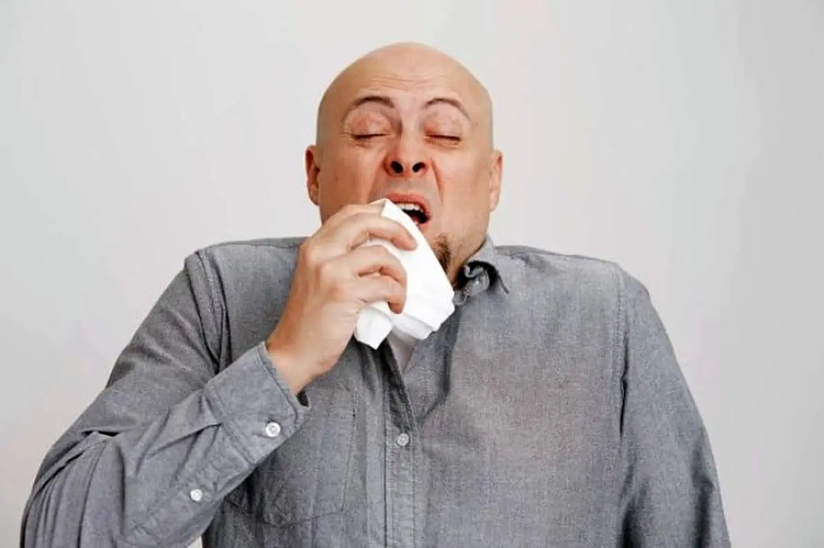 سوراخ شدن نای بر اثر عطسه زدن!+ عکس