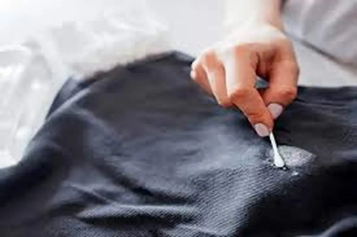 راهنمای کامل پاک کردن لکه لاک غلط گیر