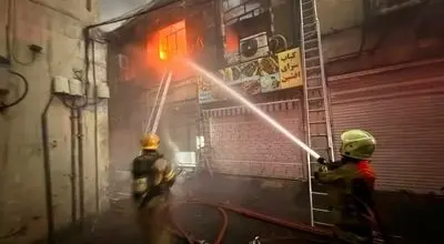 آتش سوزی کارگاه کفاشی در تهران