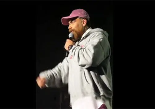 گلایه‌های معین زندی در حین اجرای کنسرتش/ویدیو 