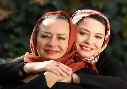تصاویری از گلاره و مهراوه در نمایشگاه کتاب تهران