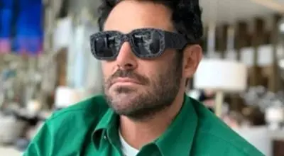 استایل خبرساز محمدرضا گلزار؛ وقتی سوپراستار خانه را به فرش قرمز تبدیل می‌کند!