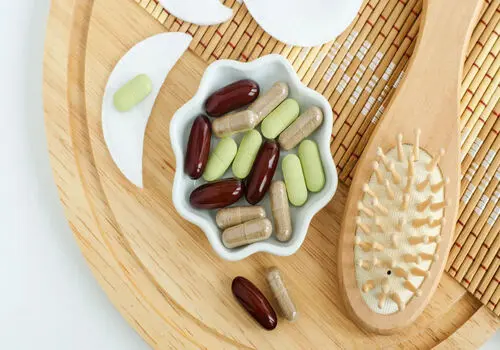 چگونه ریزش موی یائسگی را درمان کنید

