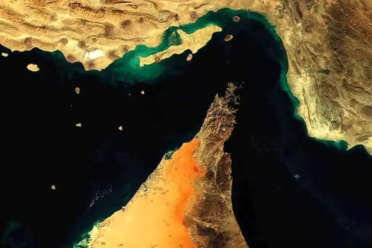 آغاز عبور کشتی های چینی از تنگه هرمز از شب گذشته