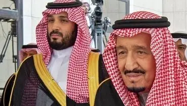 عکس/ «محمد بن سلمان» ۱ ساله در آغوش «ملک سلمان» ۵۱ ساله؛ سال ۱۳۶۵