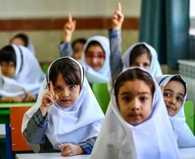 بچه‌هایی که قید مدرسه را زده‌اند؛ آمارها عمق فاجعه را فریاد می‌زنند
