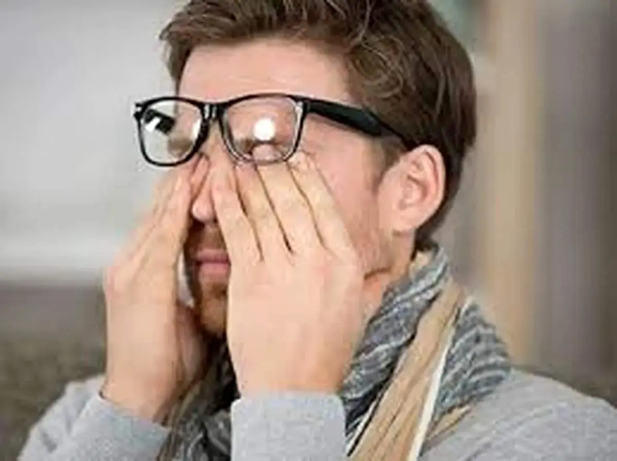 مراقب باشید| مالش چشم ها بسیار مشکل آفرین است!