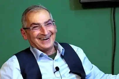 زیباکلام: از رضا پهلوی تعجب کردم که چطور کنار اسرائیل ایستاد! 