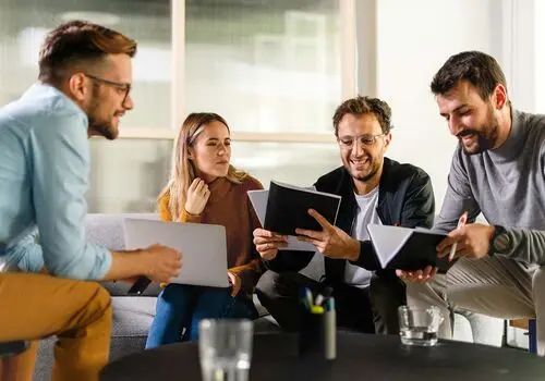 چطور یک آژانس تبلیغاتی حرفه‌ای پیدا کنیم؟ راهنمای جامع برای کسب‌وکارها