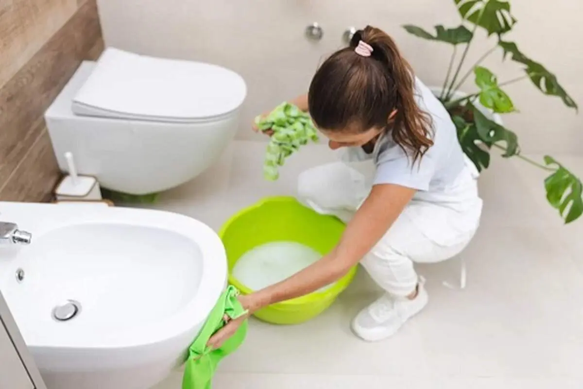 چند روش برای رفع بوی نم دستشویی
