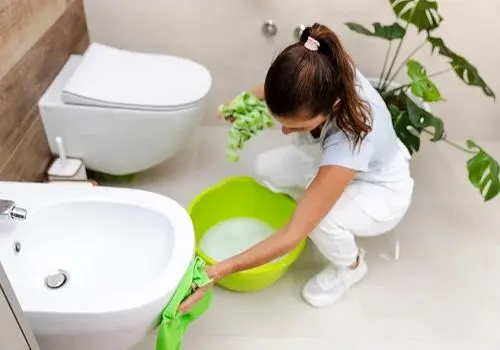 چند روش برای رفع بوی نم دستشویی
