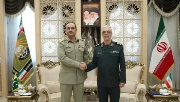 دیدار فرمانده ارتش پاکستان با سرلشکر باقری + عکس