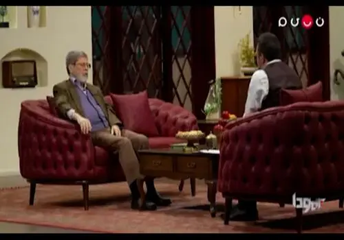 تصویر جالب از رهبر انقلاب در کتابخانه شخصی ایشان+عکس