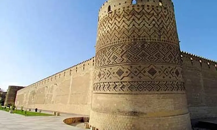 دیوار ارگ کریم‌خان بازیچه دست پارکورکار جوان شد+ فیلم