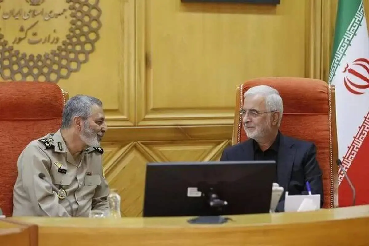 دیدار فرمانده کل ارتش با وزیر کشور؛ تاکید بر لزوم تقویت امنیت مرزها
