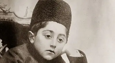 تصویر نادر از استقبال باشکوه پادشاه اسپانیا از احمدشاه قاجار در سال ۱۳۰۱