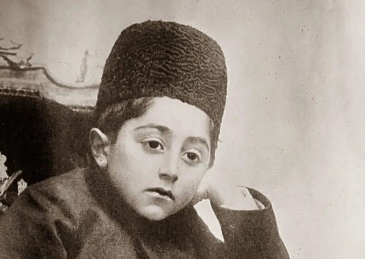 تصویر نادر از استقبال باشکوه پادشاه اسپانیا از احمدشاه قاجار در سال ۱۳۰۱