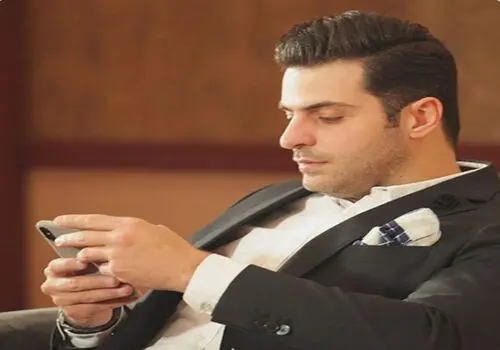 علی ضیا با انتشار عکسی عاشقانه، خبر ازدواجش را تأیید کرد