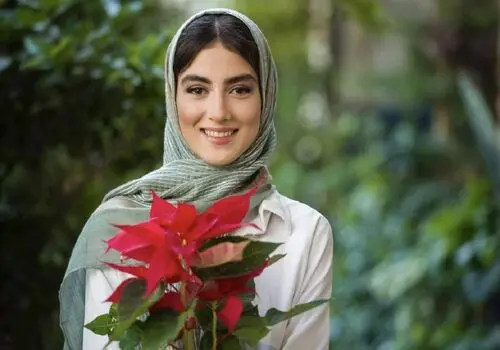 عکس جذاب و تازه بازیگر زیبای سریال آقازاده