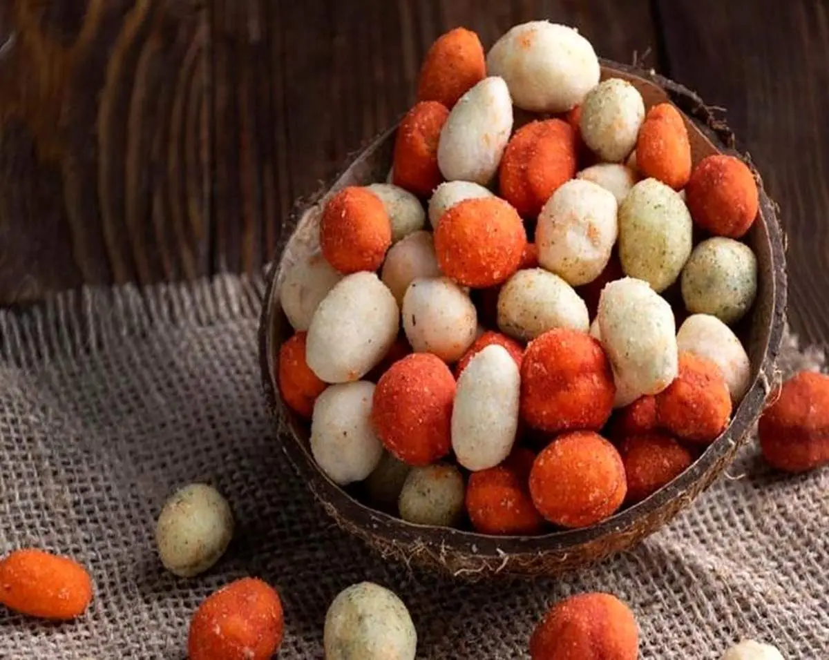 عصرونه امروز: طرز تهیه بادام زمینی پفکی؛ یک میانوعده سالم و خوشمزه برای خانه و مهمانیها