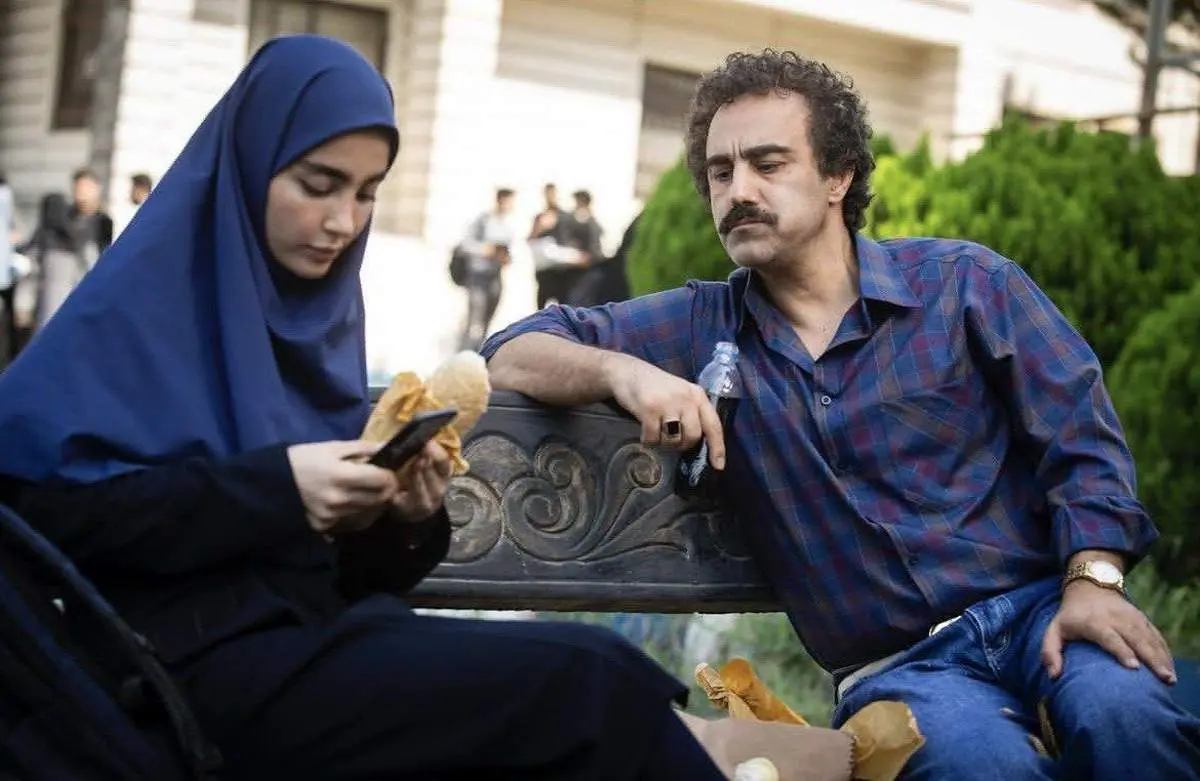عکسی از پشت صحنه جذاب پایتخت؛ سارای پایتخت در کنار پسر عمهاش!