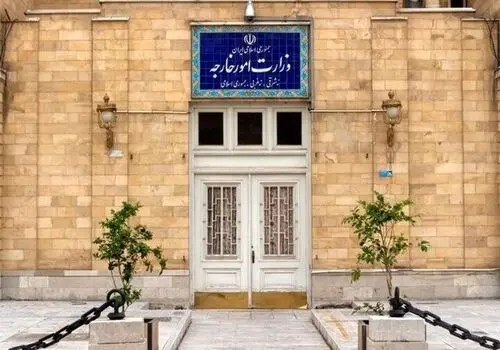 ادعای تازه آکسیوس؛ واشنگتن در انتظار تصمیم ایران درباره تنگه هرمز