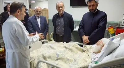 پزشکیان از آیت‌الله نوری همدانی عیادت کرد 