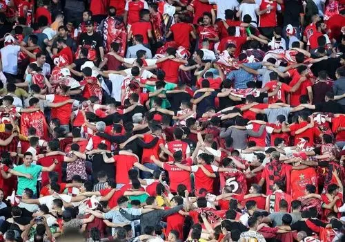 هجوم هواداران پرسپولیس به صفحه اوسمار+ عکس