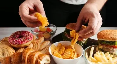 ۷ نکته جالب درباره کاهش پرخوری استرسی
