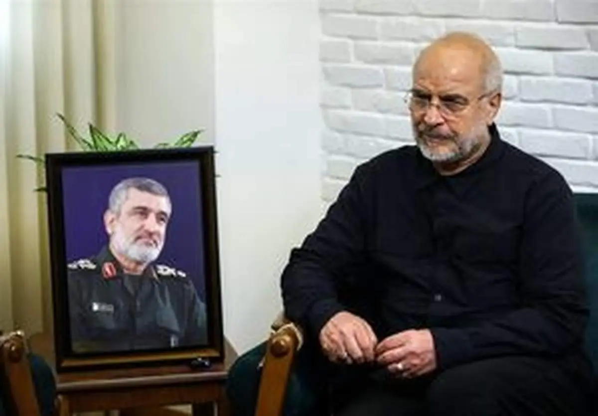 قالیباف در منزل سرلشکر شهید حاجیزاده: هوافضای سپاه به عزت و افتخار نظام اسلامی تبدیل شده است