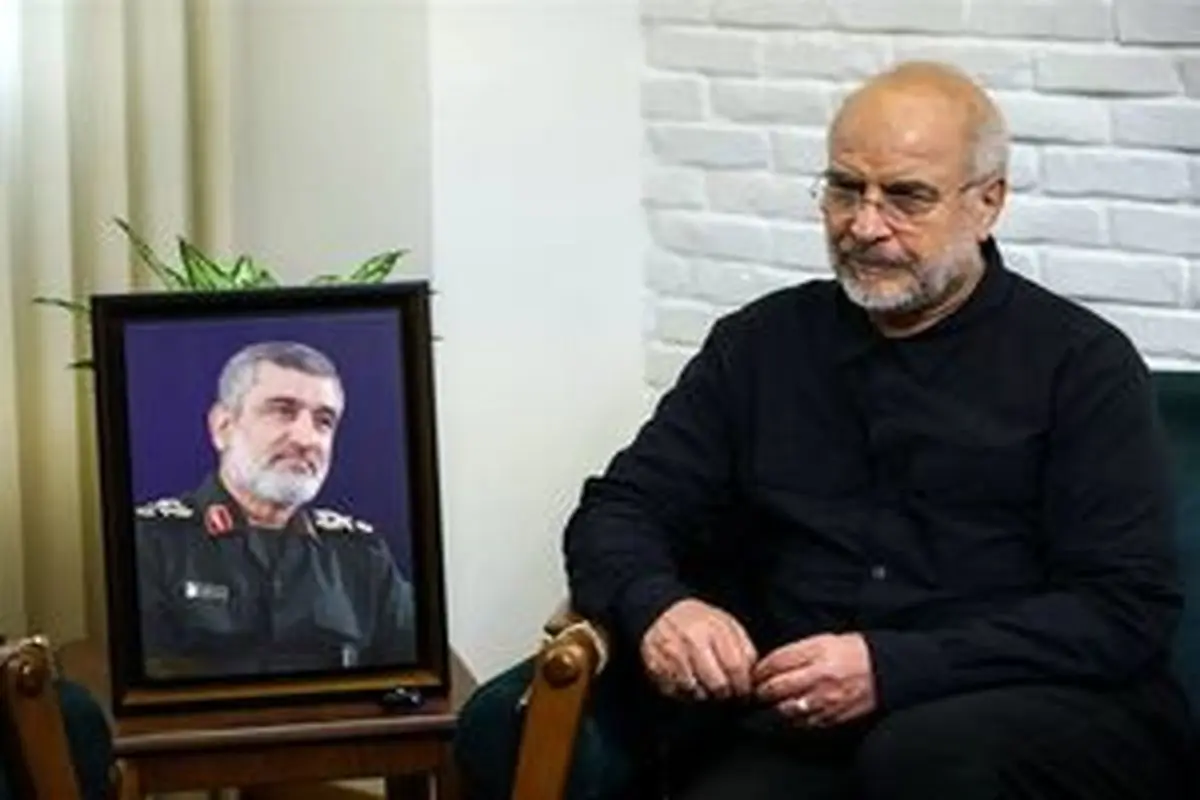 قالیباف در منزل سرلشکر شهید حاجیزاده: هوافضای سپاه به عزت و افتخار نظام اسلامی تبدیل شده است