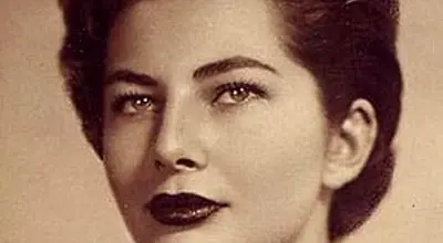 ثریا اسفندیاری و مادرش؛ عکسی از دهه ۴۰