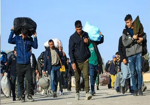 ازدحام اتباع افغانی در مرز برای خروج از کشور + فیلم