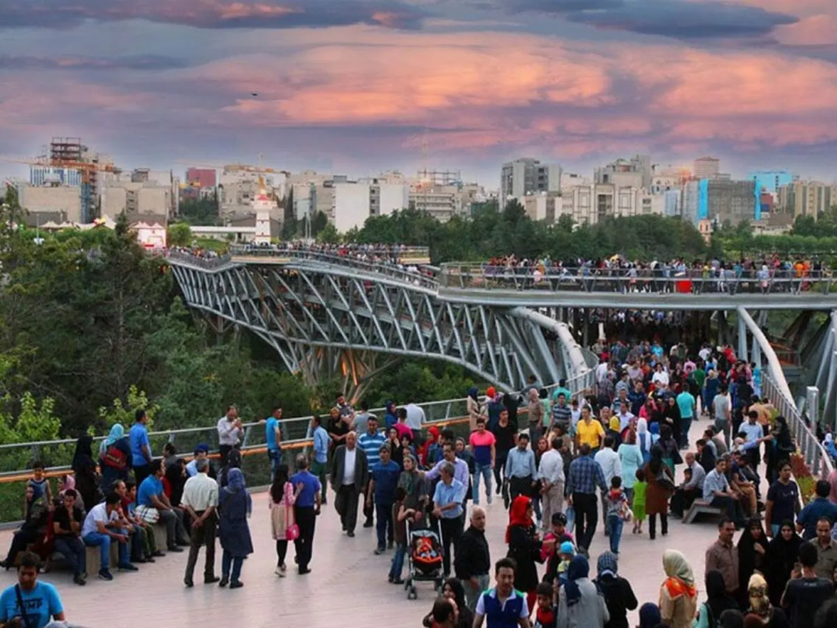 پل طبیعت به رنگ پرچم ایران درآمد+ عکس