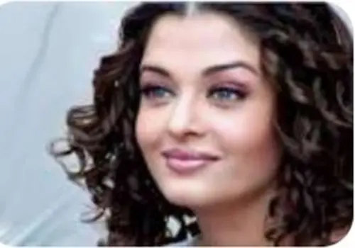 آیشواریا رای ۳۴ ساله با استایل خیره کننده در یک مراسم تجاری