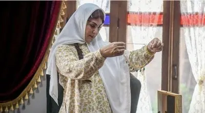 تیپ متفاوت گلاره عباسی و لاله اسکندری در پشت صحنه «بامداد خمار»!