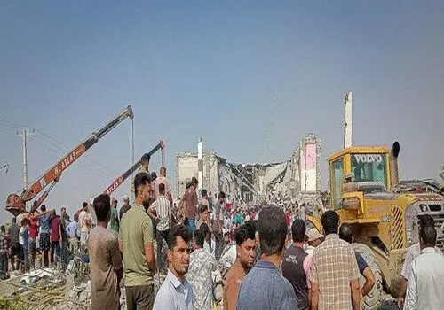 تصاویری از رسول خادم در مراسم چهلم شهدای میناب